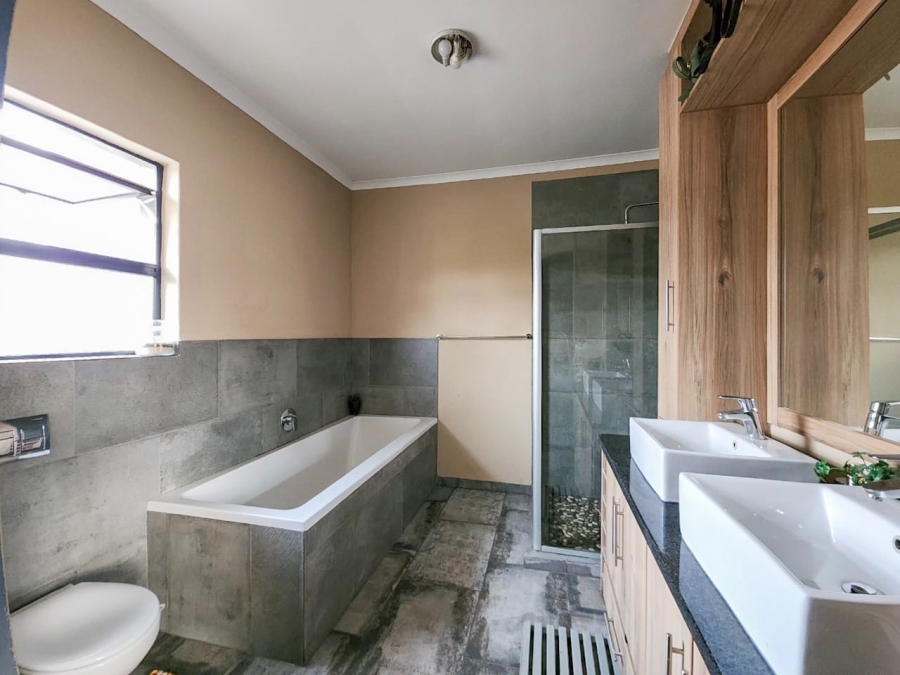 3 Bedroom Property for Sale in Melodie North West